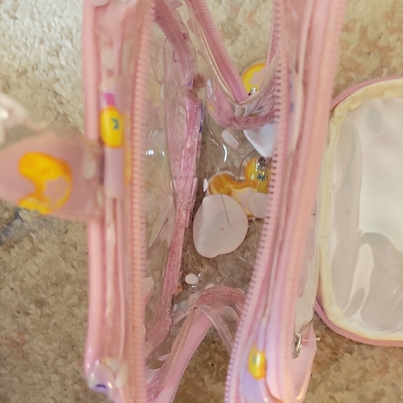 Barbie Travel Toiletries/Bath Set - Pink - Picture 7 of 12